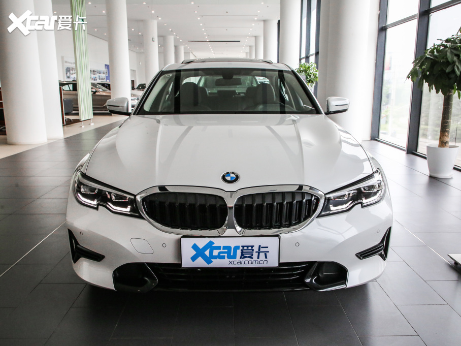 2021R3ϵ ¿ 320i \b