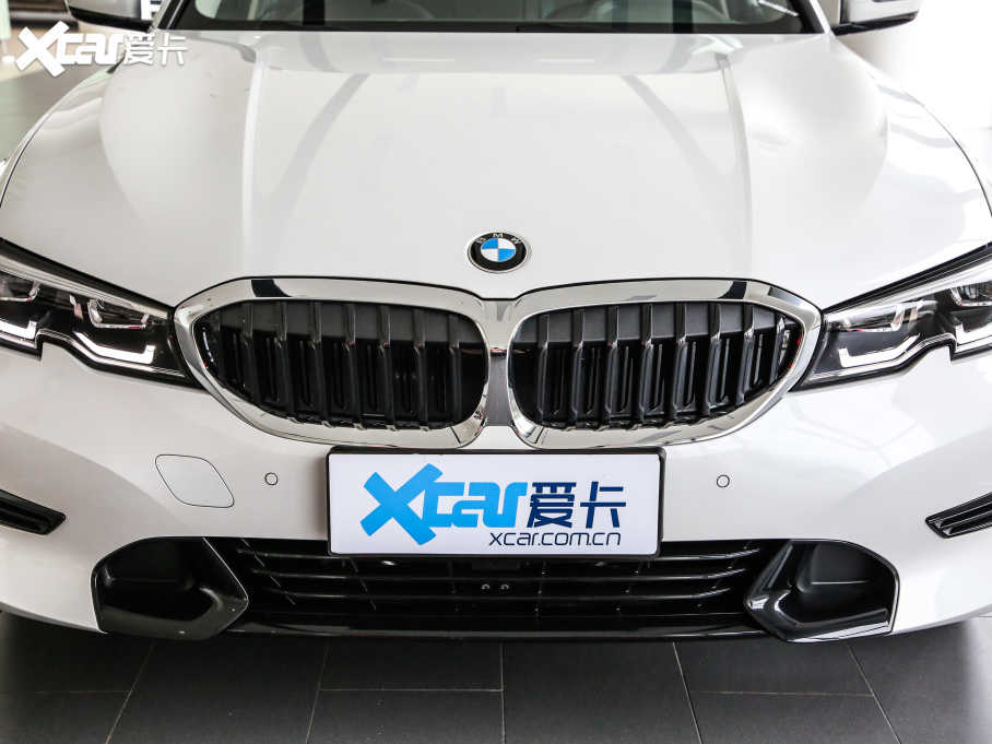 2021R3ϵ ¿ 320i \b