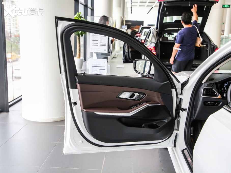 2021��R3ϵ �¿� 320i �\�����b