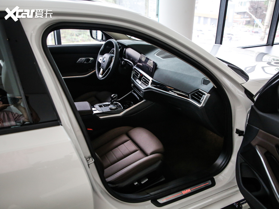 2021R3ϵ ¿ 320i \b