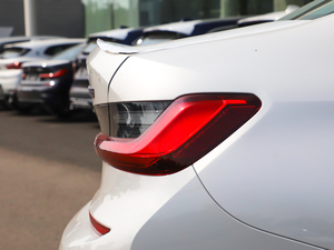 2021330Li xDrive M\ҹb ^