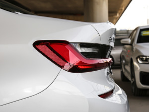 2021325Li xDrive M\b ^