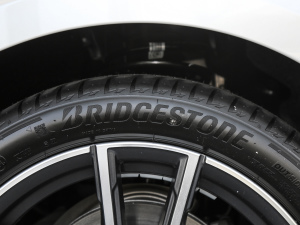 2021Ŀ 325Li M\b ݆̥Ʒ