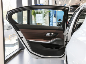 2021Ŀ 325Li M\(yn)b ܇T