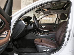 2021Ŀ 325Li M\(yn)b ǰſg