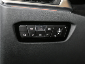 2021Ŀ 325Li M\b п؅^(q)