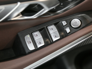 2021Ŀ 325Li M\b {܇ƅ^(q)	