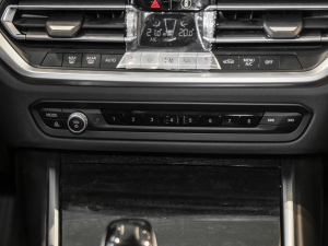 2021Ŀ 325Li M\b п؅^(q)