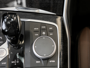 2021Ŀ 325Li M\b п؅^(q)