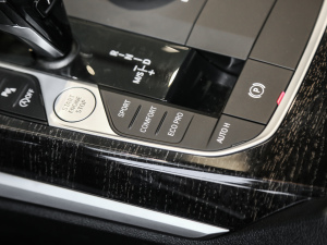 2021Ŀ 325Li M\b п؅^(q)