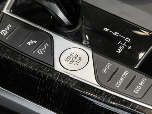 2021Ŀ 325Li M\b п؅^(q)