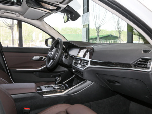 2021Ŀ 325Li M\b п؅^(q)