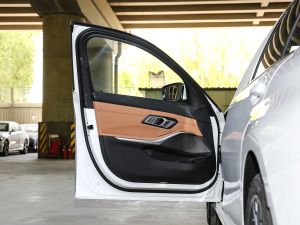 2021Ŀ 320Li M\b {λ܇T