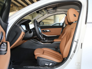 2021Ŀ 320Li M\b ǰſg