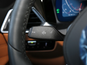 2021Ŀ 320Li M\b п؅^(q)