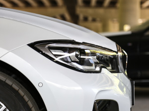 2021Ŀ 325Li xDrive M\b ^