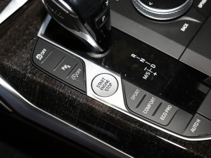 2021Ŀ 325Li xDrive M\b п؅^
