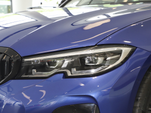 2021Ŀ 325Li M\ҹb ^