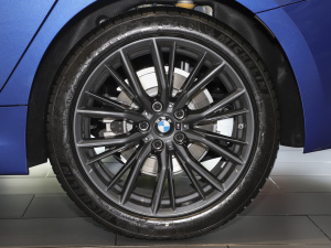 2021Ŀ 325Li M\ҹb ݆Ȧ