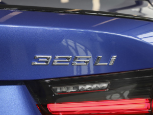 2021Ŀ 325Li M\ҹb ^