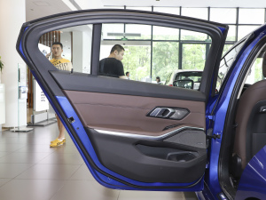 2021Ŀ 325Li M\ҹb ܇T