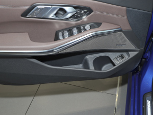 2021Ŀ 325Li M\ҹb g