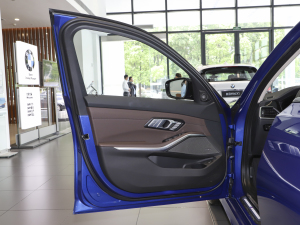 2021Ŀ 325Li M\ҹb {λ܇T