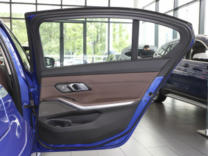 2021Ŀ 325Li M\ҹb g