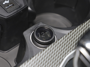 2021Ŀ 325Li M\ҹb g