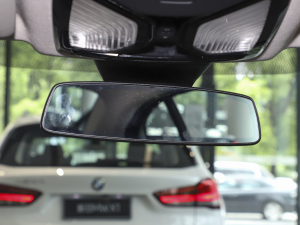 2021Ŀ 325Li M\ҹb g