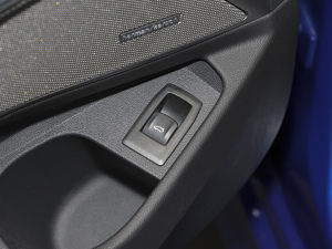 2021Ŀ 325Li M\ҹb g