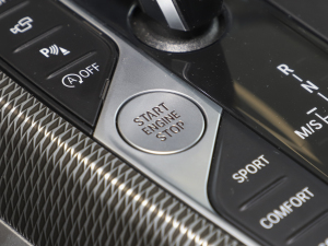 2021Ŀ 325Li M\ҹb п؅^