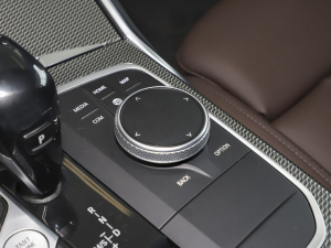 2021Ŀ 325Li M\ҹb п؅^