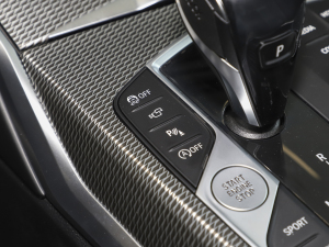 2021Ŀ 325Li M\ҹb п؅^