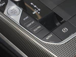 2021Ŀ 325Li M\ҹb п؅^