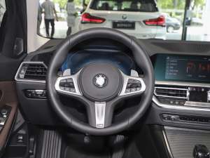 2021Ŀ 325Li M\ҹb P