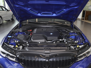 2021Ŀ 325Li M\ҹb lәC