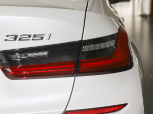2021Ŀ 325i M\b β