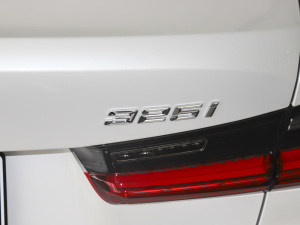 2021Ŀ 325i M\b ^