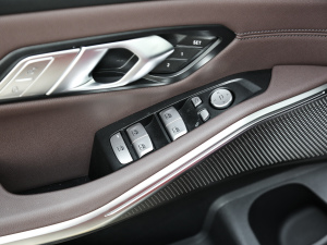 2021¿ 325Li M\b {܇ƅ^(q)	