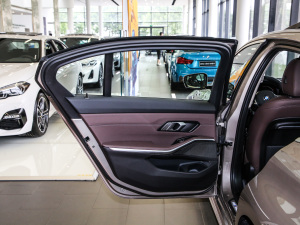 2021¿ 320Li M\b ܇T