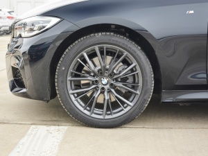 2021¿ 330i M\ҹb ݆Ȧ