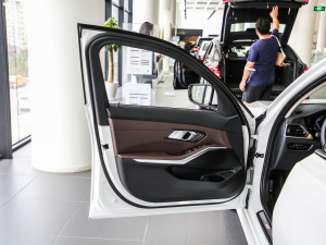 2021¿ 320i \b {λ܇T