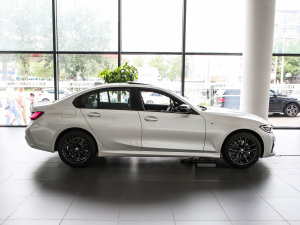 2021¿ 330i M\ҹb w^