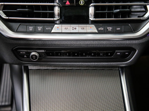 2021¿ 330i M\ҹb п؅^(q)