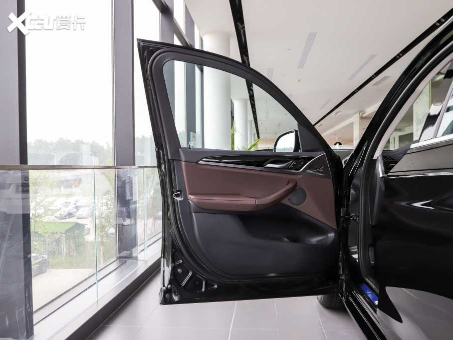 2021RX3 Ŀ xDrive25i M\b