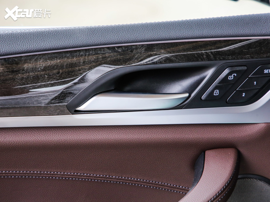 2021RX3 Ŀ xDrive30iI(lng) M\b