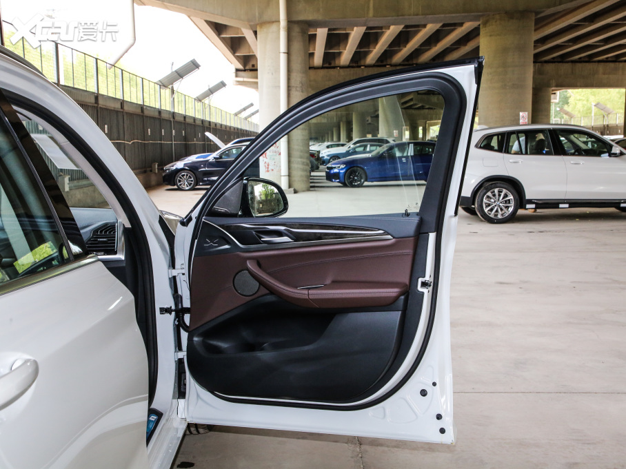 2021RX3 Ŀ xDrive30iI M\b