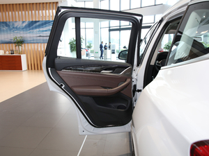 2021xDrive30i I(lng) M\(yn)(dng)b ܇T