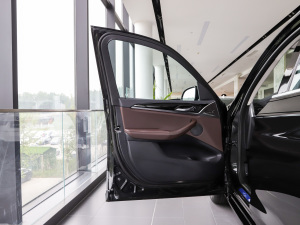 2021Ŀ xDrive25i M\b {λ܇T